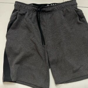Nike gray men’s shorts dri-fit small, pockets, drawstring, 7 inch inseam